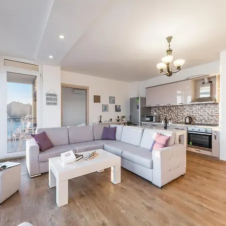 Blue Heaven -full Sea View Brand New Apartment Durres